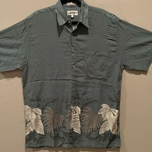 Men’s Hawaiian Shirt. Size Large. Olive Green Color.